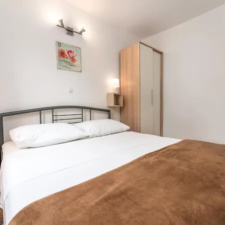 With A Parking Space Baska, Krk - 13907 Apartment Baska (Krk)